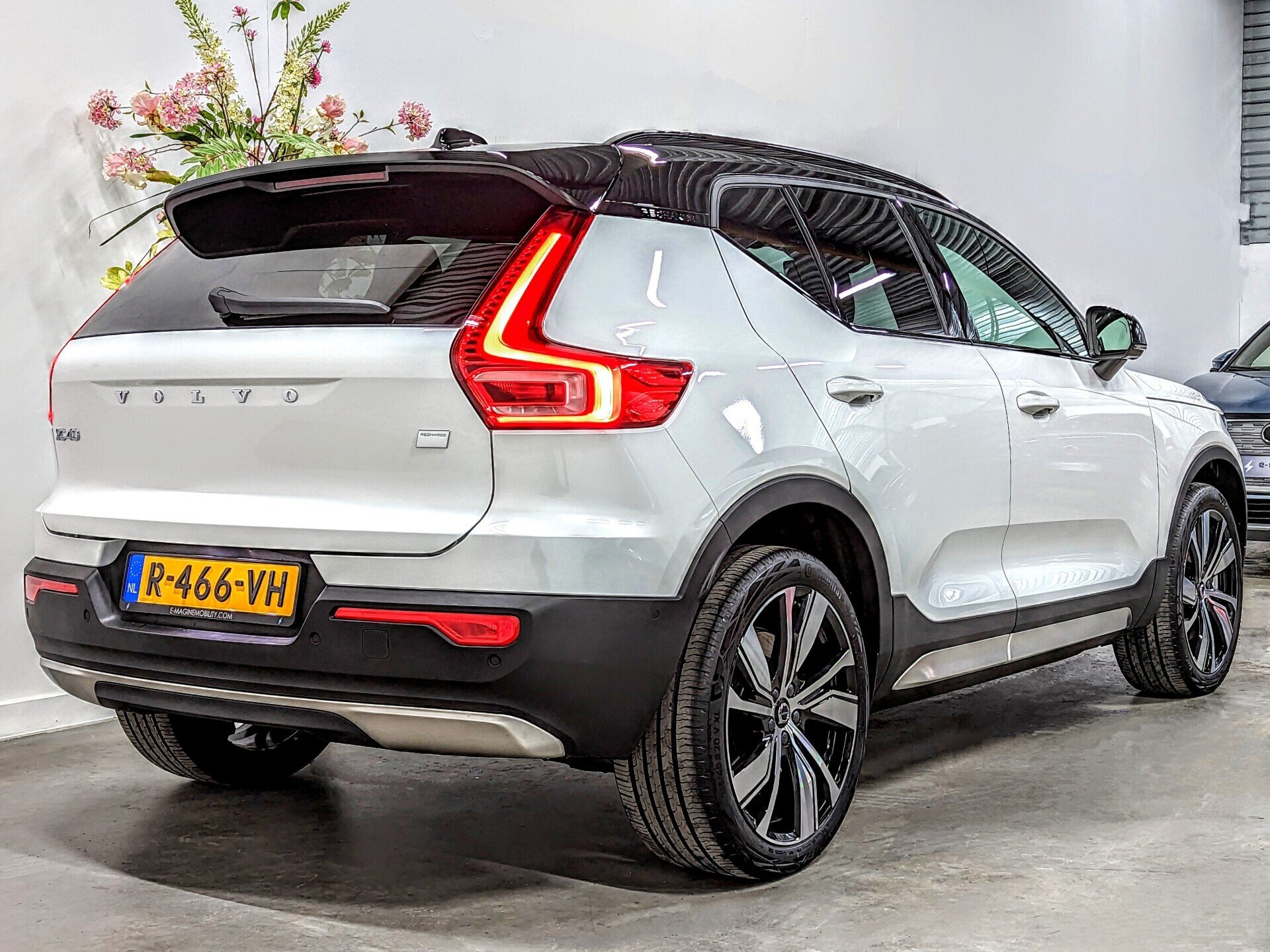 Volvo XC40 Recharge Single Motor FWD Pro Crystal White Pearl