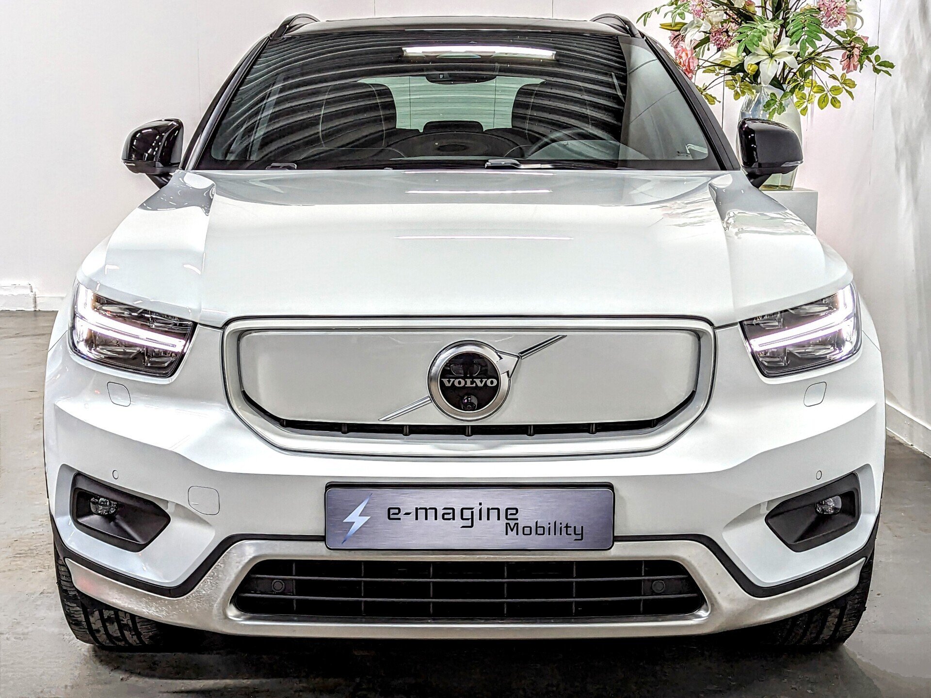 Volvo XC40 Recharge Single Motor FWD Pro Crystal White Pearl