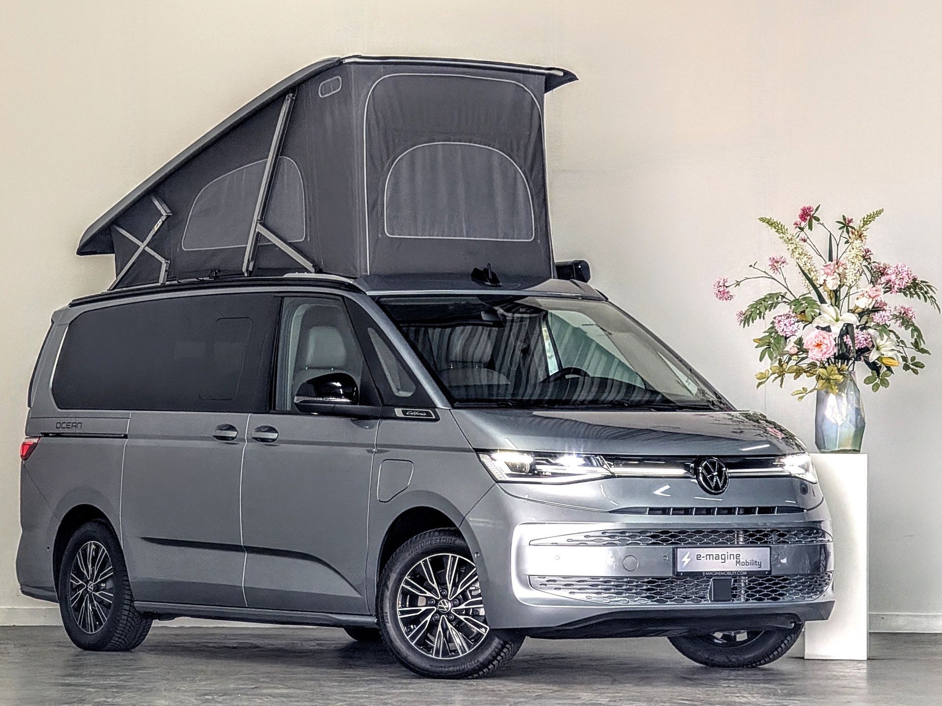 Volkswagen California Ocean eHybrid 4Motion Plug-in Hybride PHEV Mono Silver (zilverkleurig)