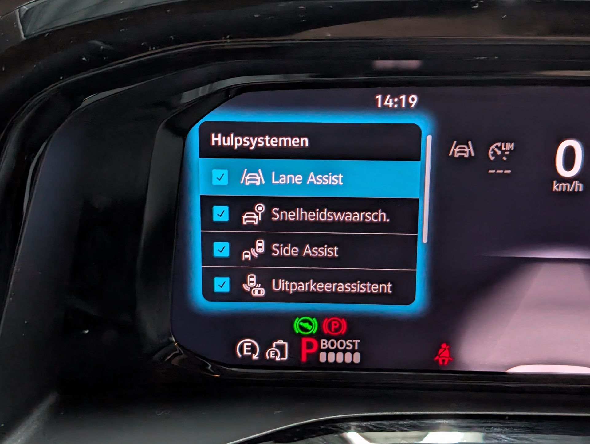 Dashboard met autohulpopties blauw gemarkeerd. 