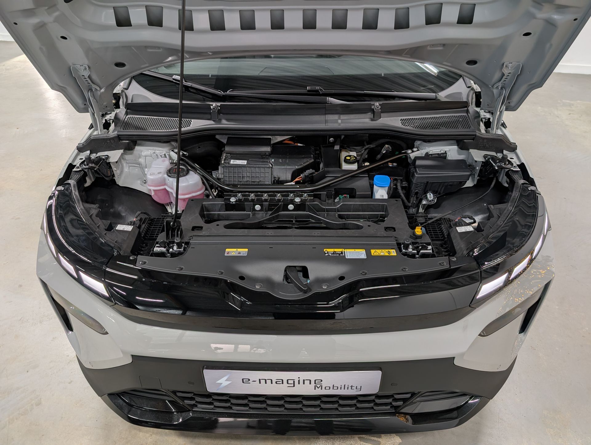 Skoda Elroq 60 in de kleur Steel Grey motorkap 