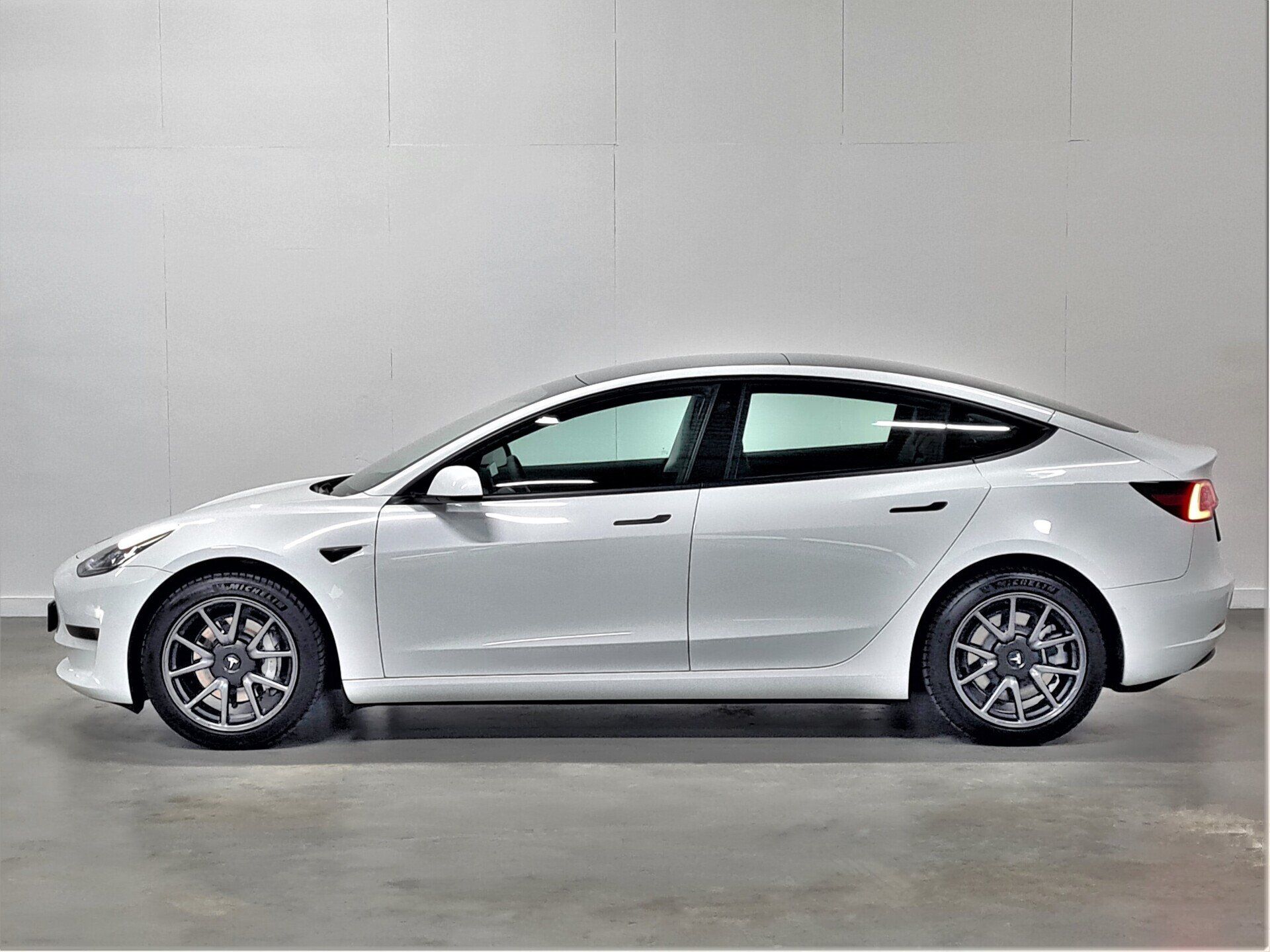 Tesla Model 3 Standard Range Plus