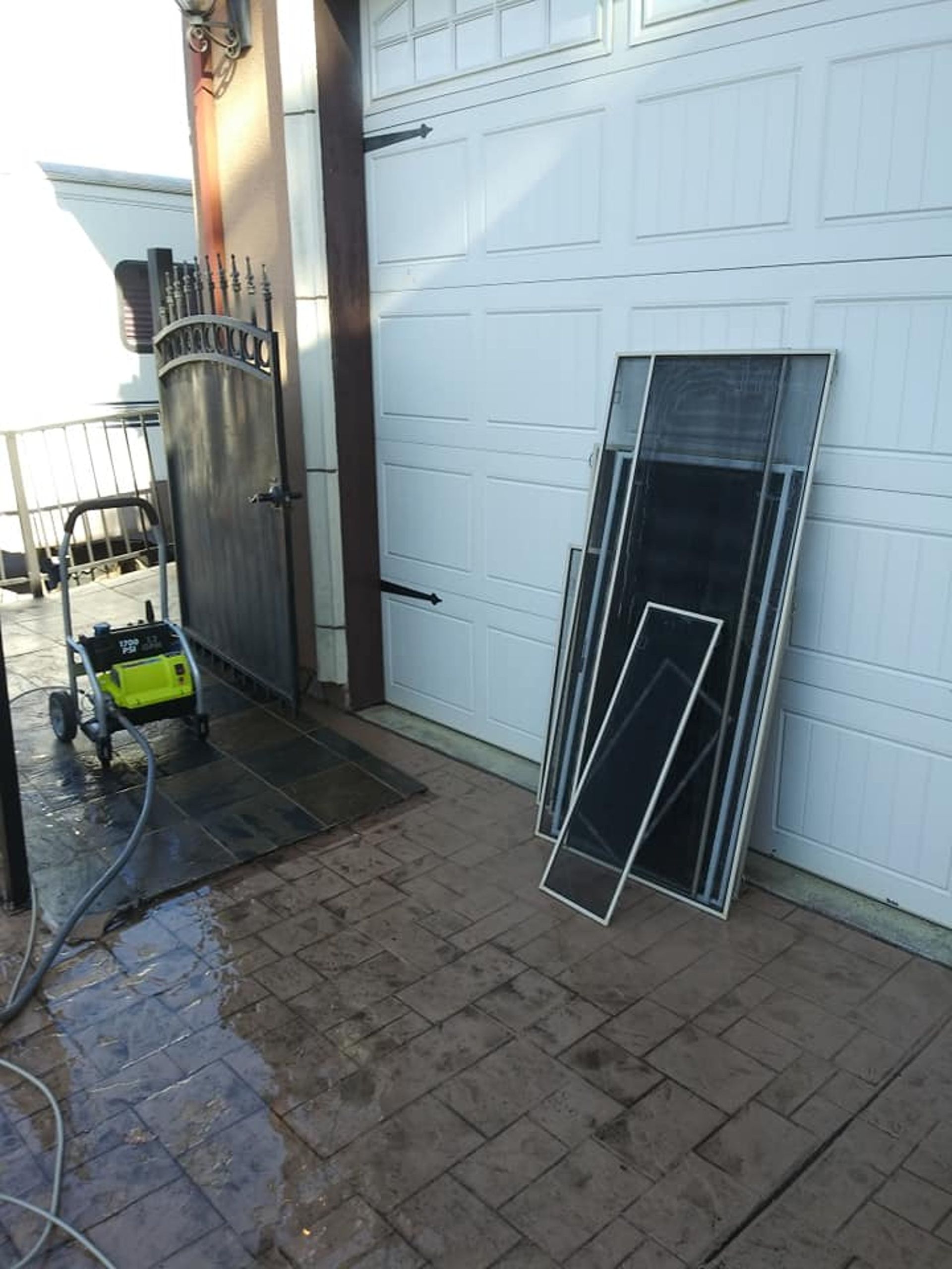 Window Screen Cleaning | Smith Window Washing and Gutter Cleaning