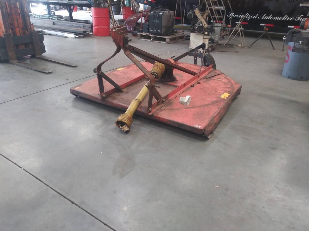 Color red metal