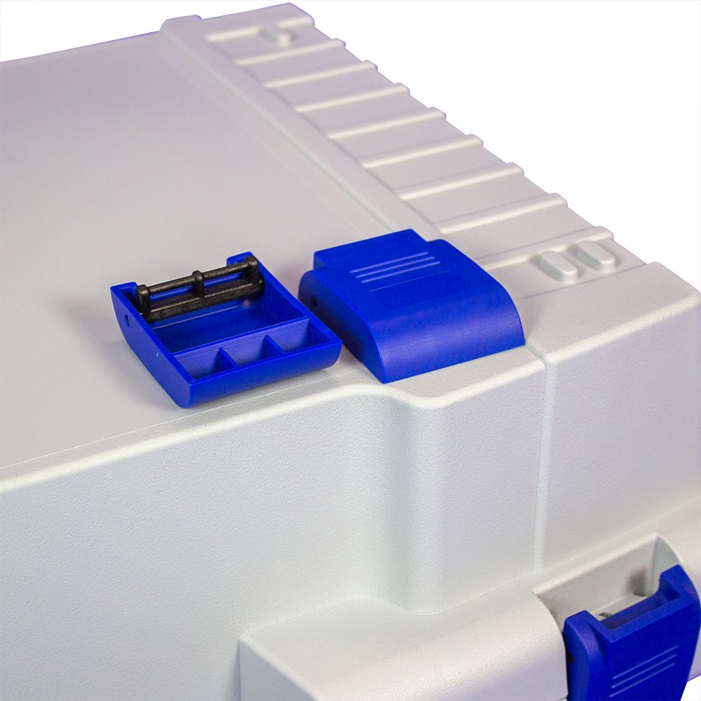 A white box with blue handles and a blue lid