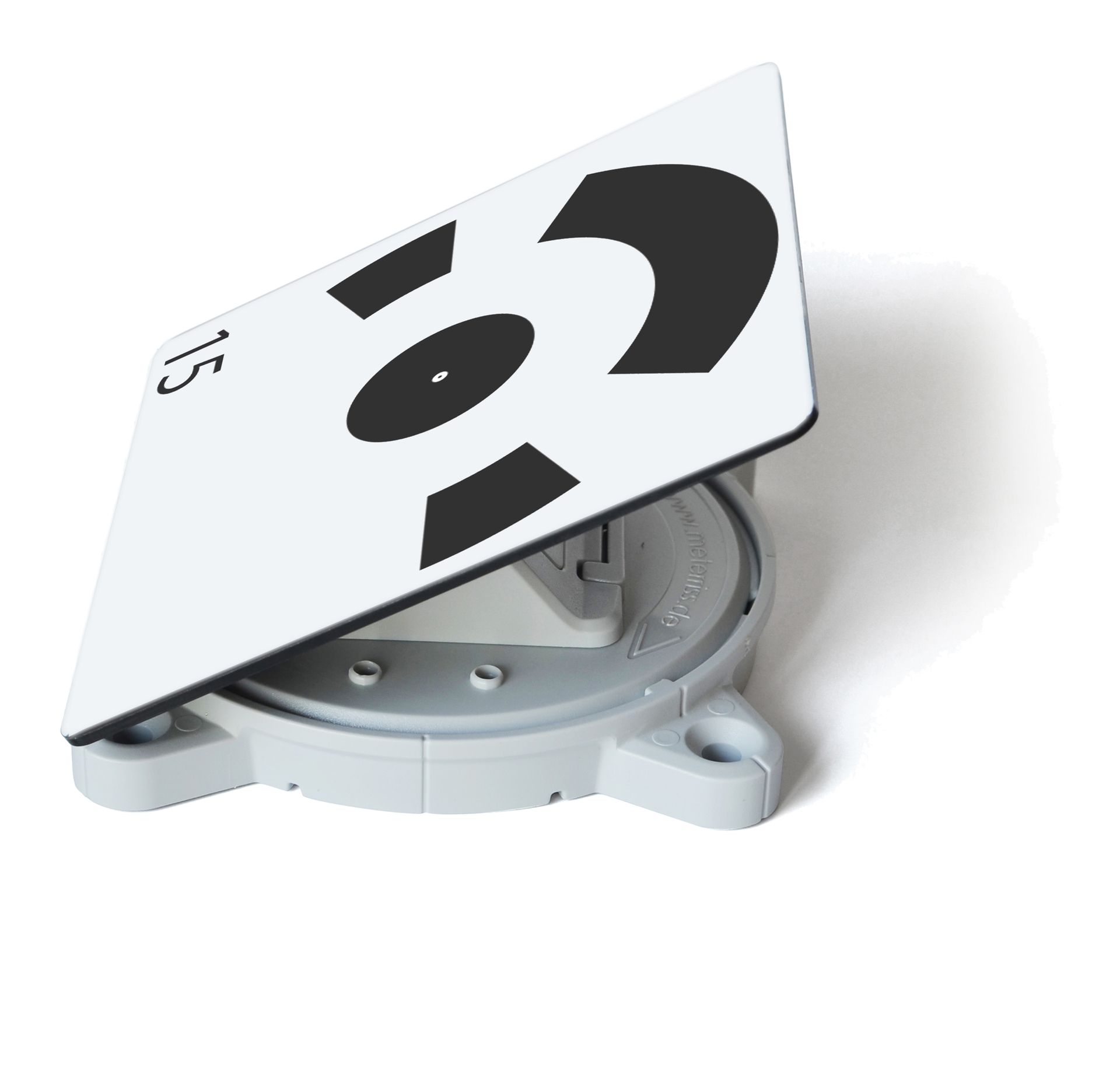 A white sign with the number 15 on it