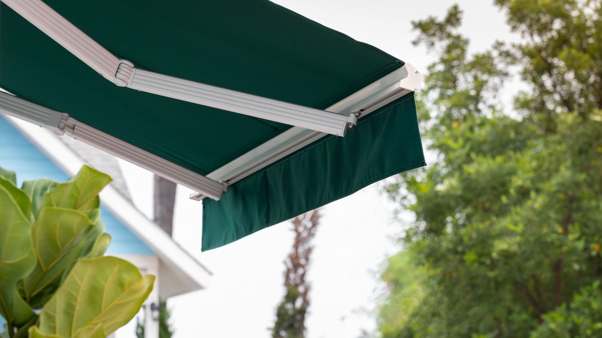 Retractable Awnings Newport Beach, CA 8005040385