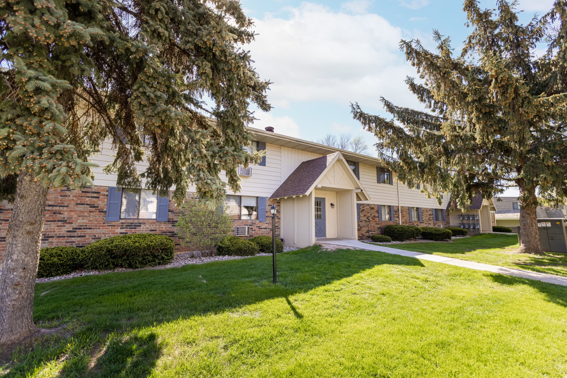 Coachlight Apartments Apartment Diamond Property Management