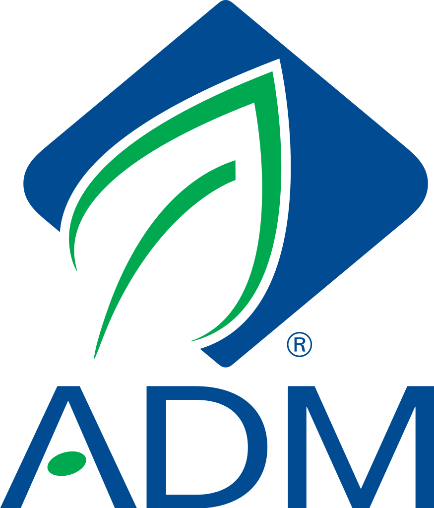 O logotipo da adm tem um quadrado azul com uma folha verde nele.
