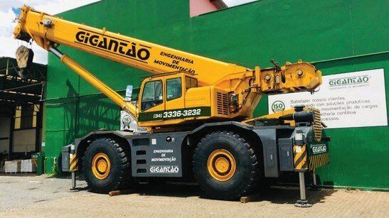 Guindaste do Gigantão de capacidade de 120 toneladas de içamento e remoção.