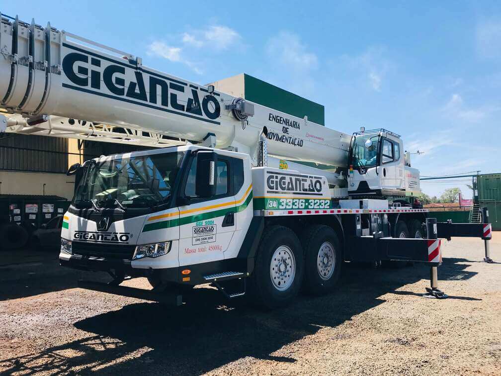 Guindaste do Gigantão de capacidade de 90 toneladas de içamento e remoção.