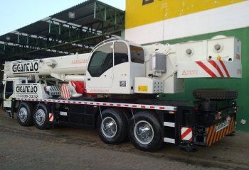 Guindaste do Gigantão de capacidade de 120 toneladas de içamento e remoção.