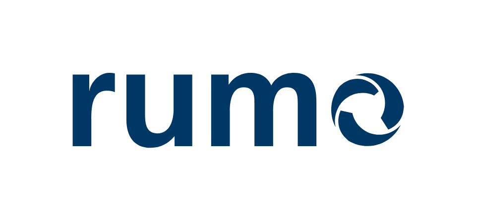 Um logotipo azul para o Rumo em um fundo branco.