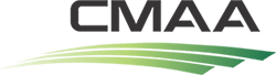 Um logotipo para cmaa com uma curva verde em um fundo branco.