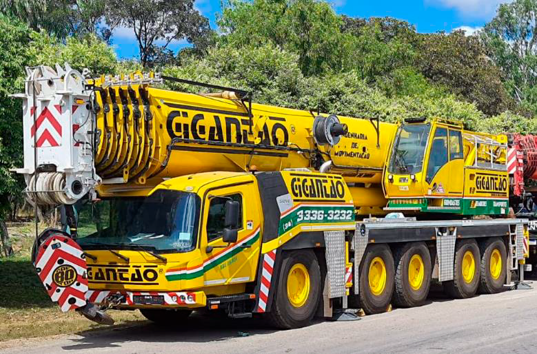 Guindaste do Gigantão de capacidade de 250 toneladas de içamento e remoção.