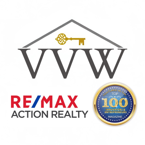 Real estate agent Vince van Wieringen in front of a house, RE/MAX logo.