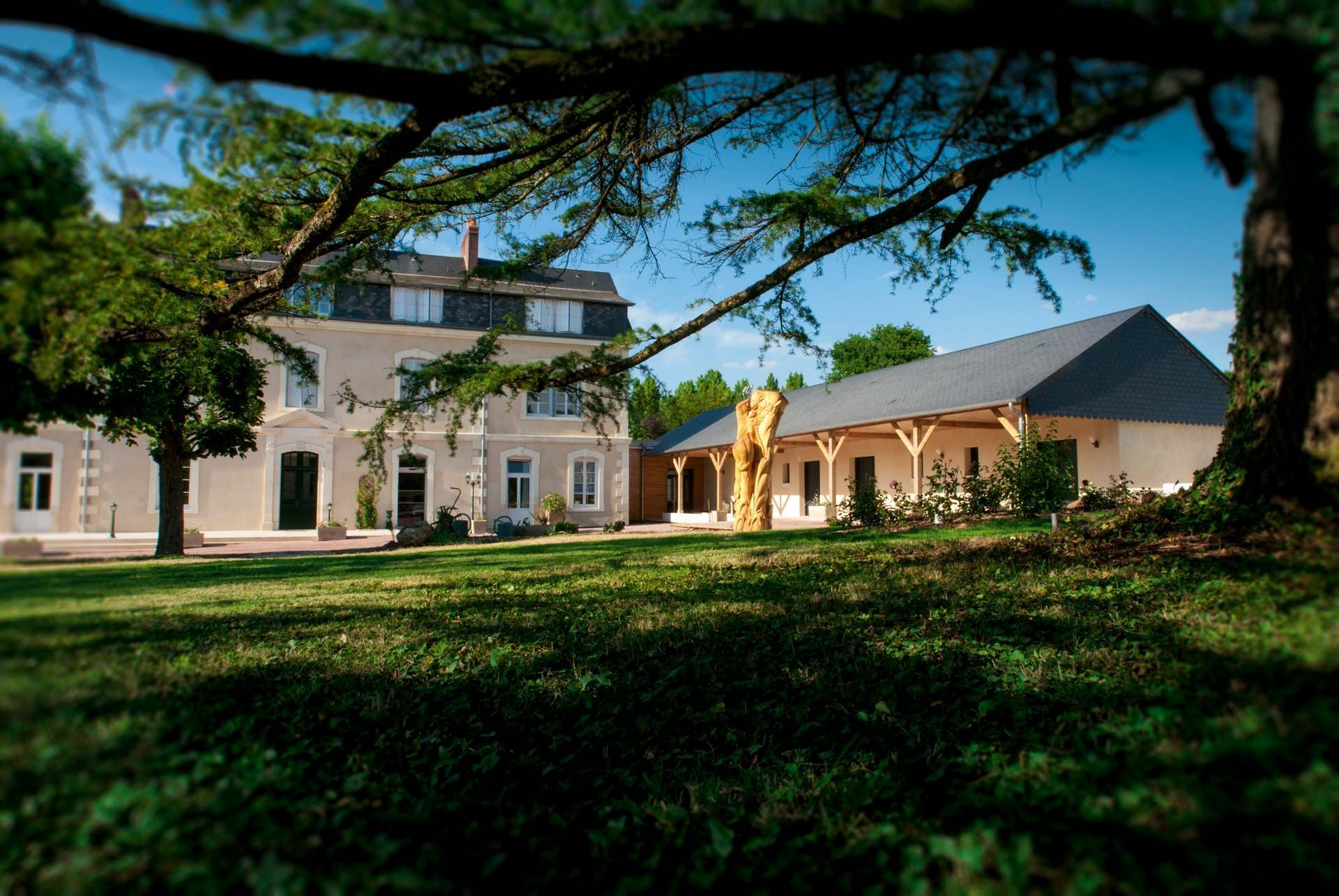 Hôtel Le Haut des Lys - la bâtisse et son annexe