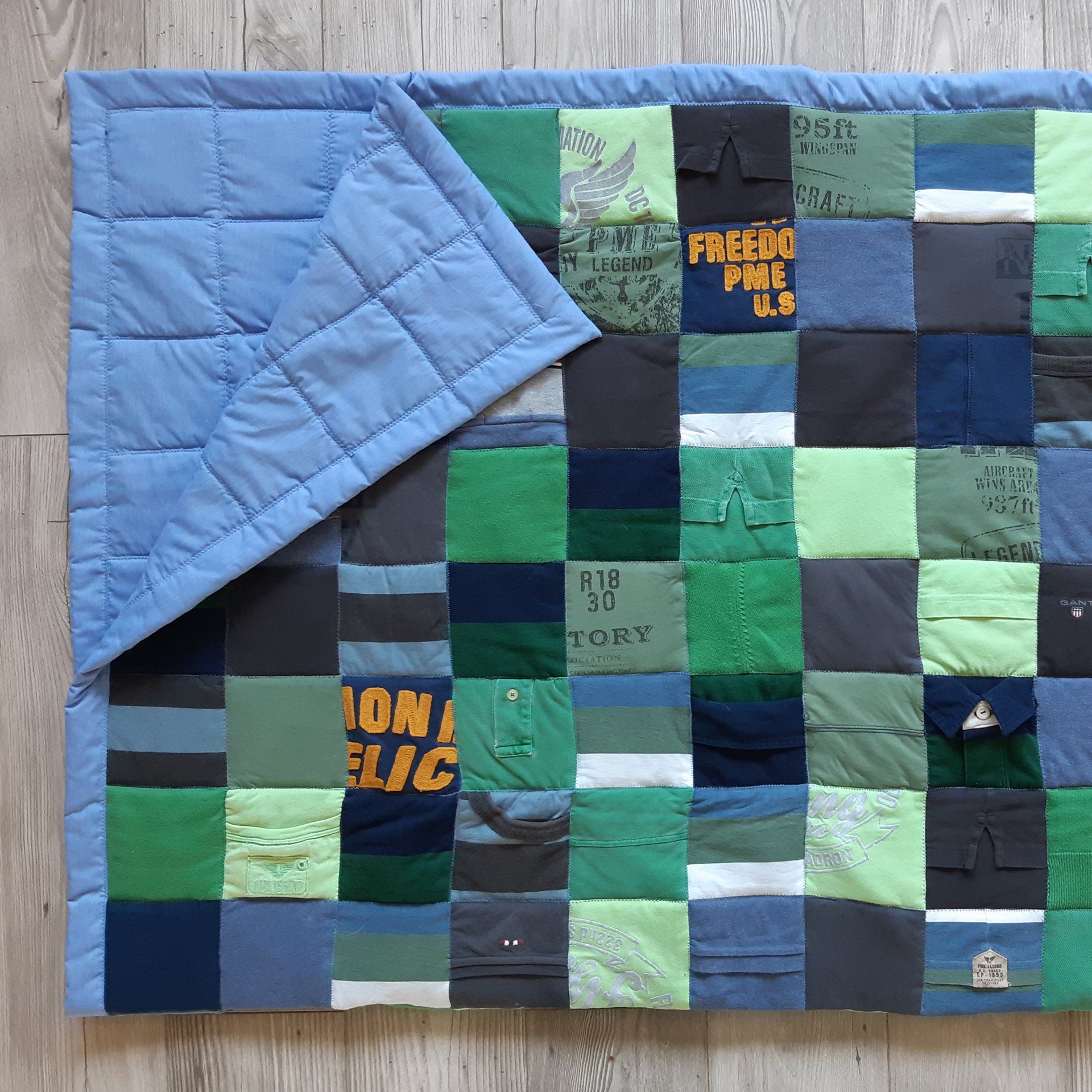 HANDWERKJUFFIE.NL Masterontwerper in memorydekens, troostdeken en herinneringsdeken. Een nieuw leven voor kleding van een overleden dierbare, baby- of kinderkleding.
