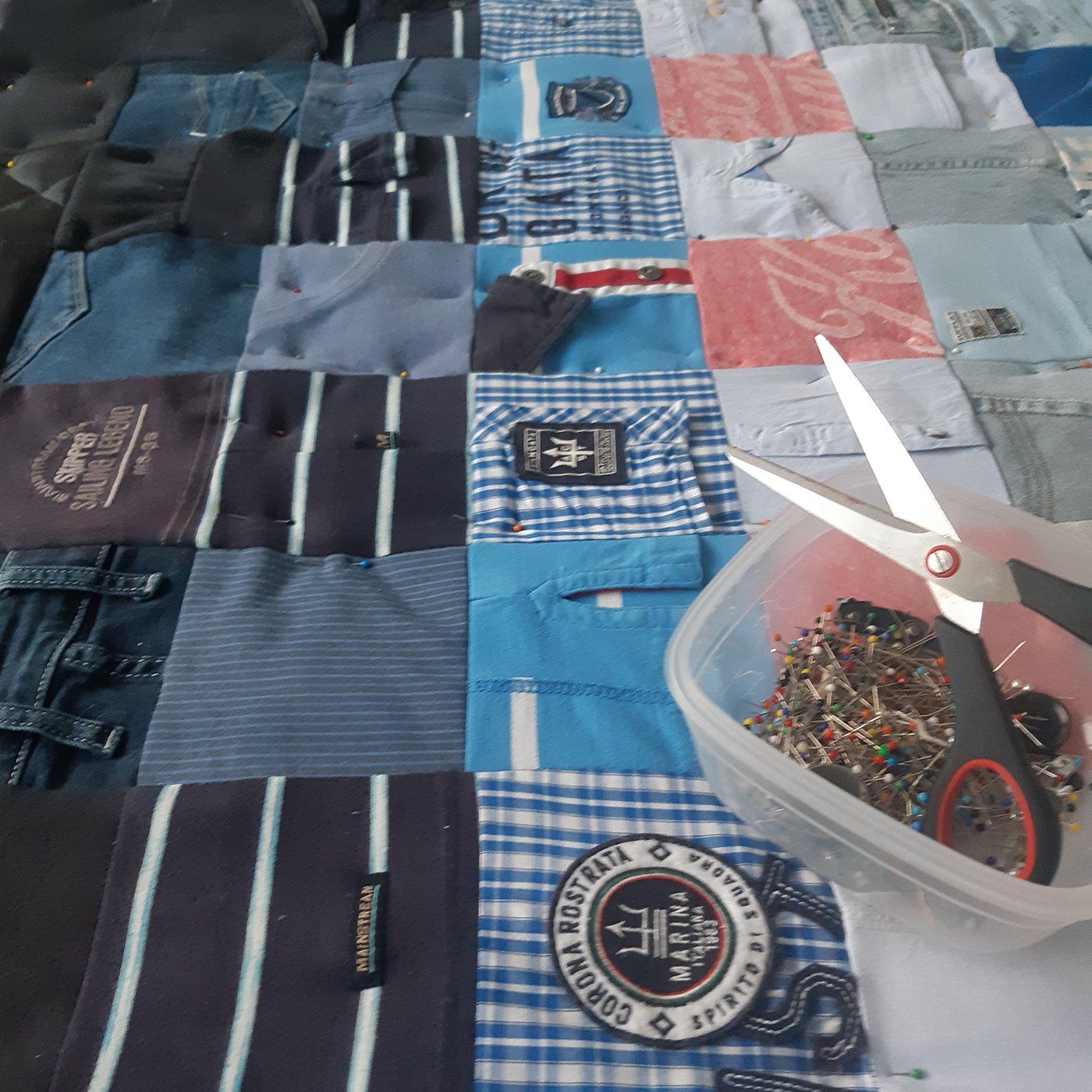 HANDWERKJUFFIE.NL Masterontwerper in memorydekens, troostdeken en herinneringsdeken. Een nieuw leven voor kleding van een overleden dierbare, baby- of kinderkleding.