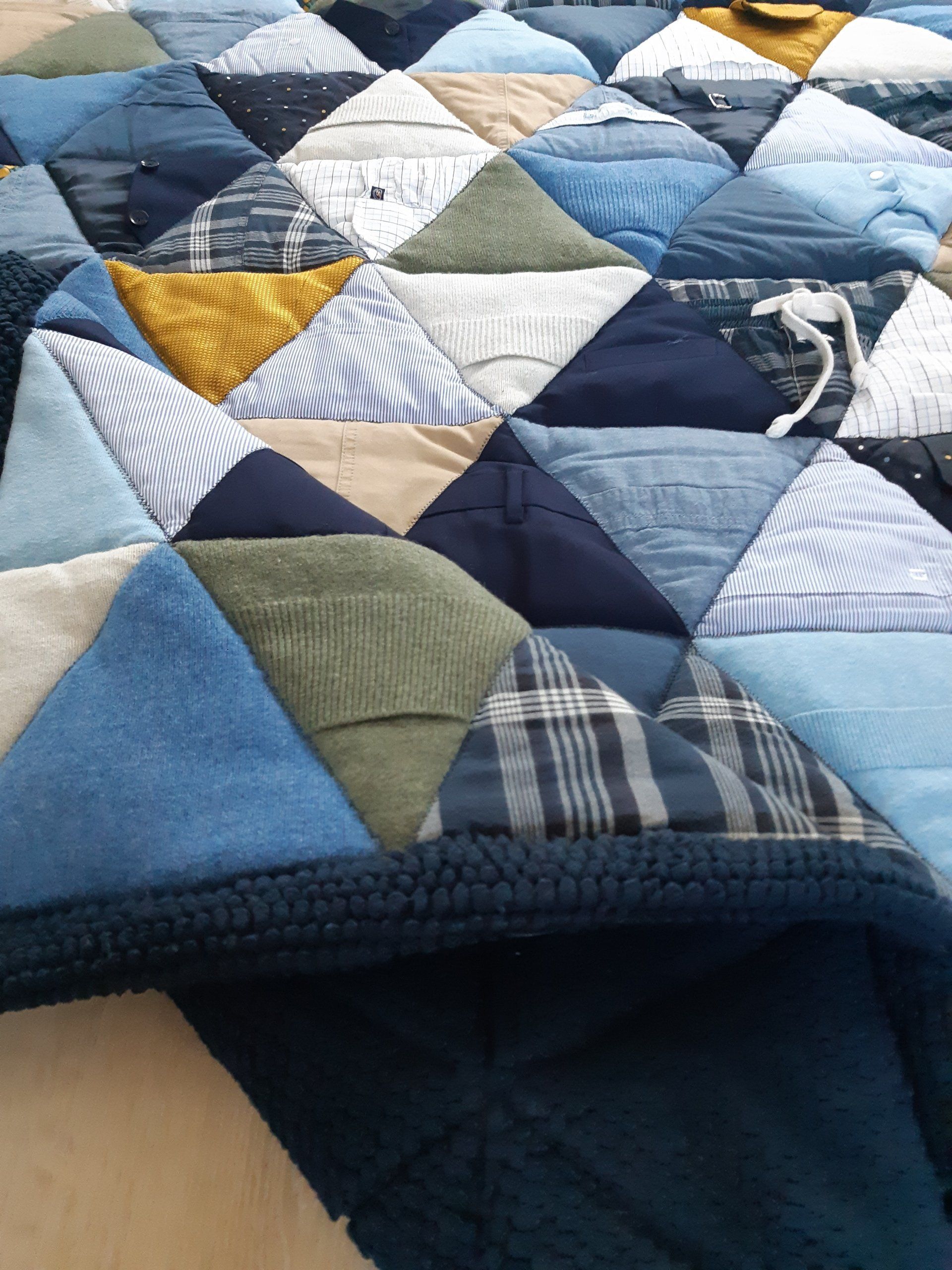 HANDWERKJUFFIE.NL Masterontwerper in memorydekens, troostdeken en herinneringsdeken. Een nieuw leven voor kleding van een overleden dierbare, baby- of kinderkleding.