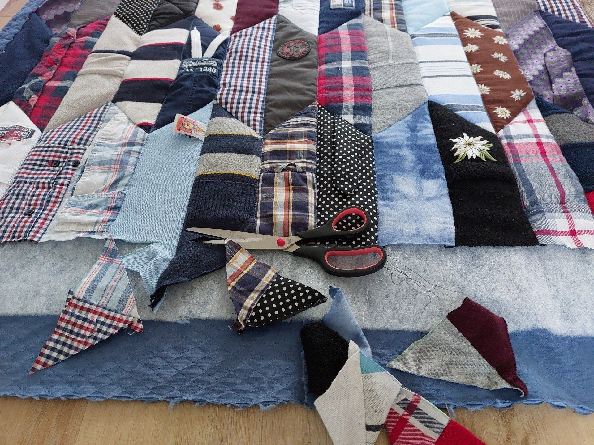 HANDWERKJUFFIE.NL Masterontwerper in memorydekens, troostdeken en herinneringsdeken. Een nieuw leven voor kleding van een overleden dierbare, baby- of kinderkleding.