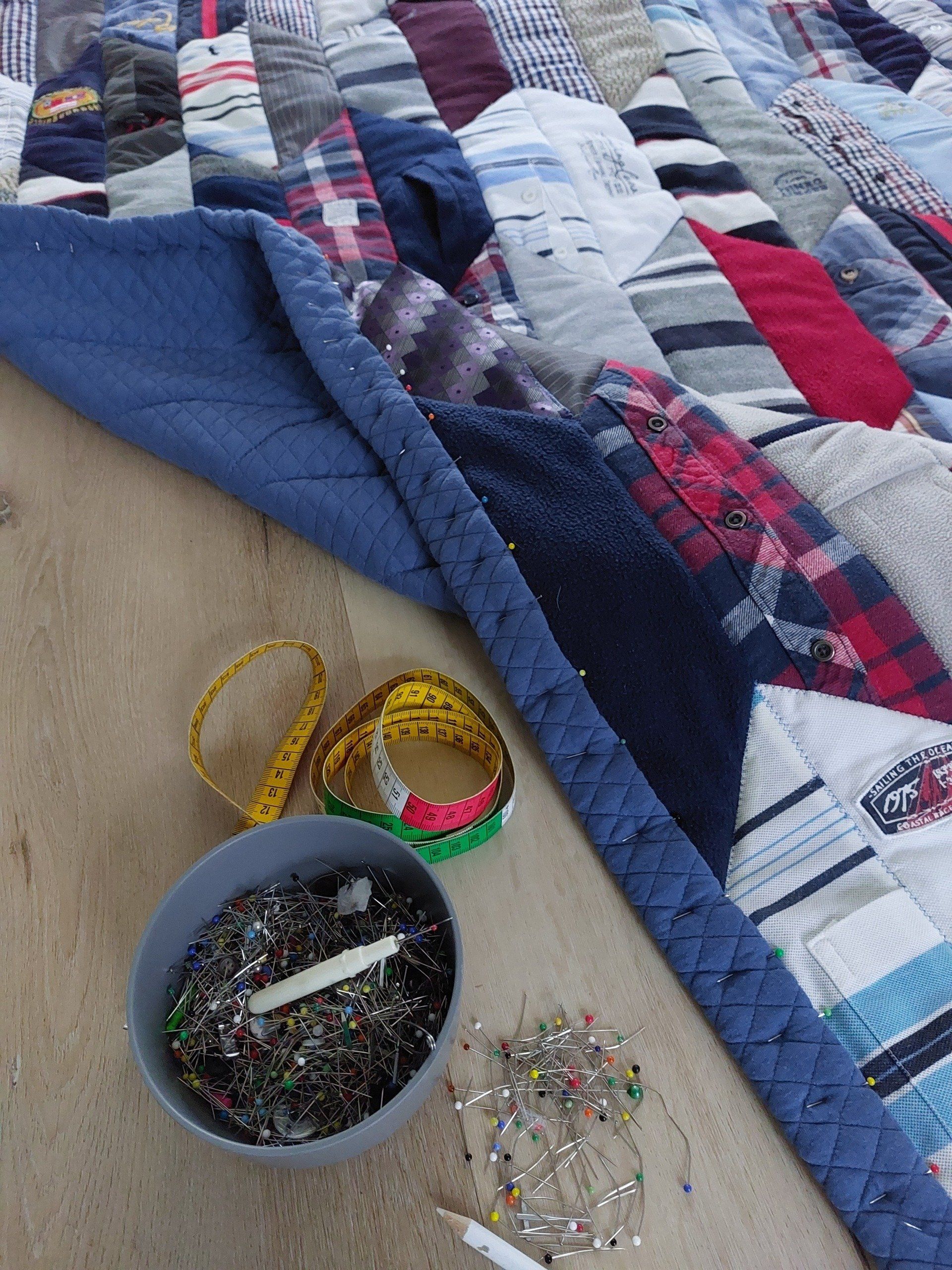 HANDWERKJUFFIE.NL Masterontwerper in memorydekens, troostdeken en herinneringsdeken. Een nieuw leven voor kleding van een overleden dierbare, baby- of kinderkleding.