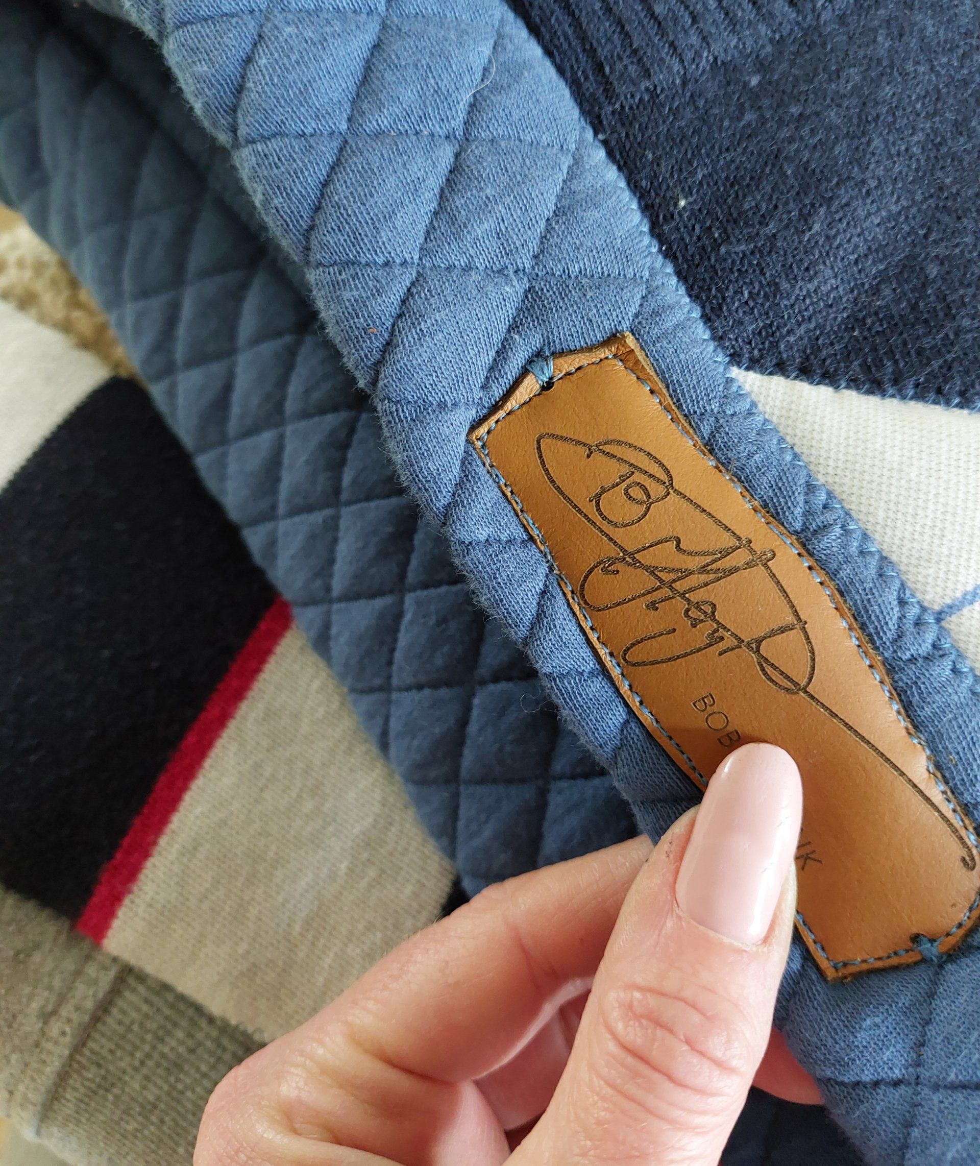 HANDWERKJUFFIE.NL Masterontwerper in memorydekens, troostdeken en herinneringsdeken. Een nieuw leven voor kleding van een overleden dierbare, baby- of kinderkleding.