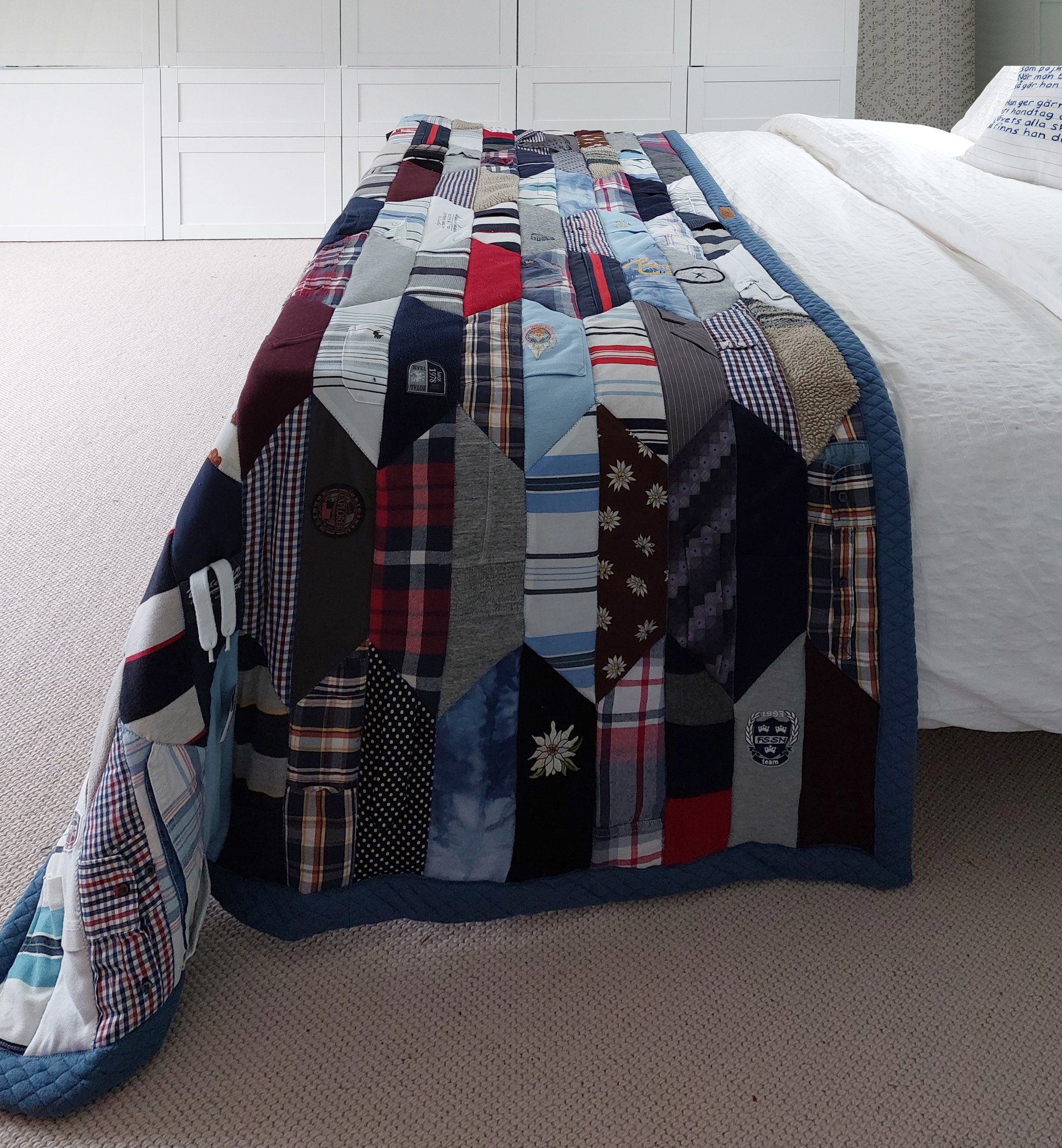 HANDWERKJUFFIE.NL Masterontwerper in memorydekens, troostdeken en herinneringsdeken. Een nieuw leven voor kleding van een overleden dierbare, baby- of kinderkleding.
