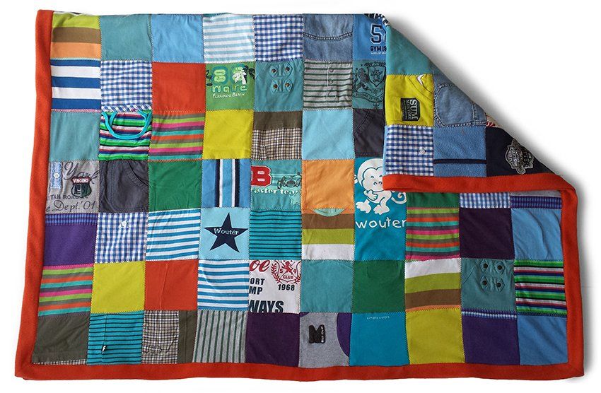 HANDWERKJUFFIE.NL Masterontwerper in memorydekens, troostdeken en herinneringsdeken. Een nieuw leven voor kleding van een overleden dierbare, baby- of kinderkleding.
