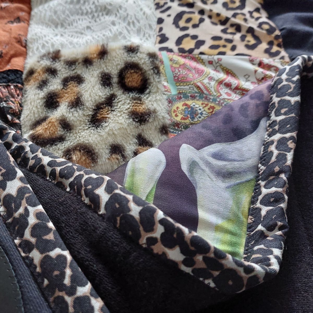 HANDWERKJUFFIE.NL Masterontwerper in memorydekens, troostdeken en herinneringsdeken. Een nieuw leven voor kleding van een overleden dierbare, baby- of kinderkleding.