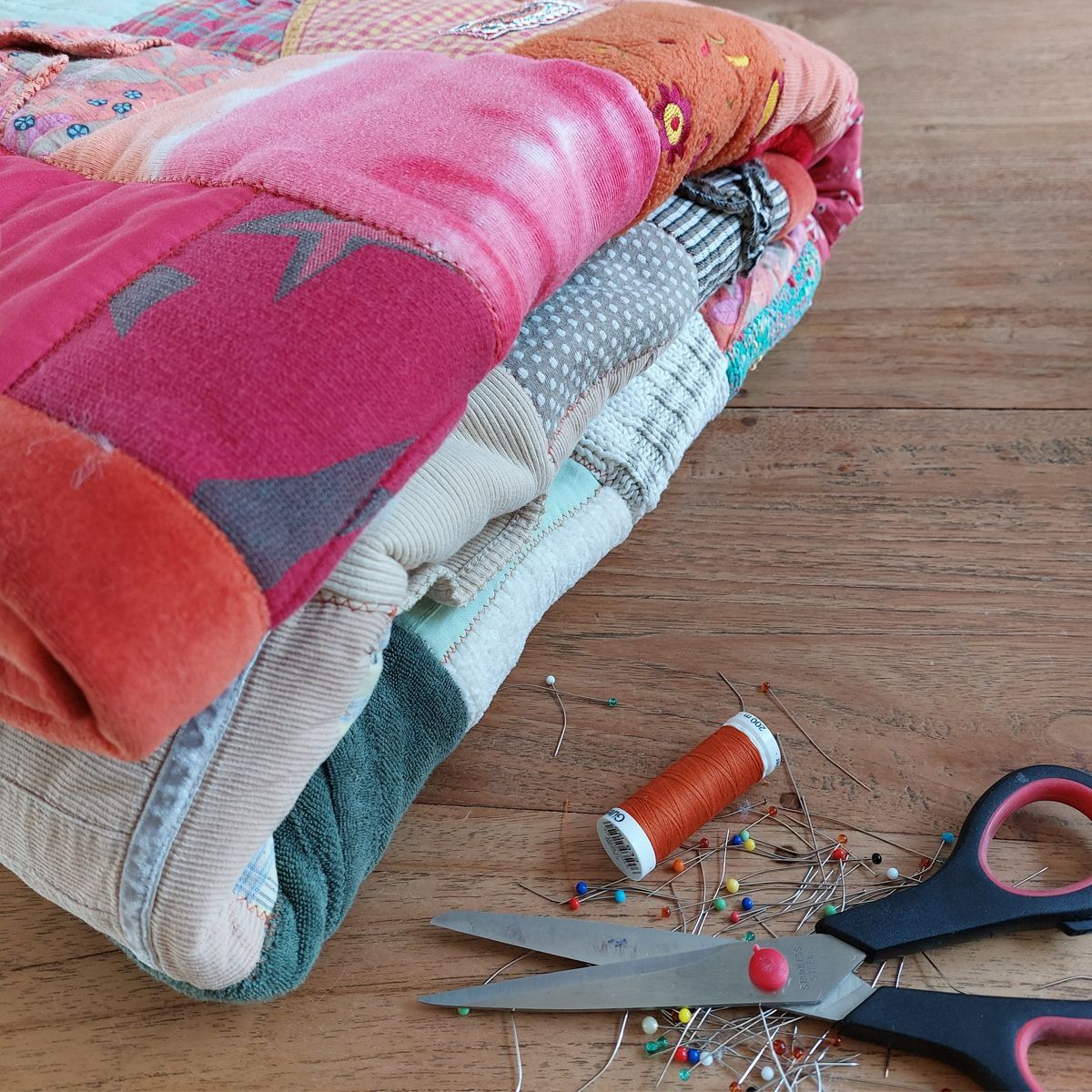 HANDWERKJUFFIE.NL Masterontwerper in memorydekens, troostdeken en herinneringsdeken. Een nieuw leven voor kleding van een overleden dierbare, baby- of kinderkleding.