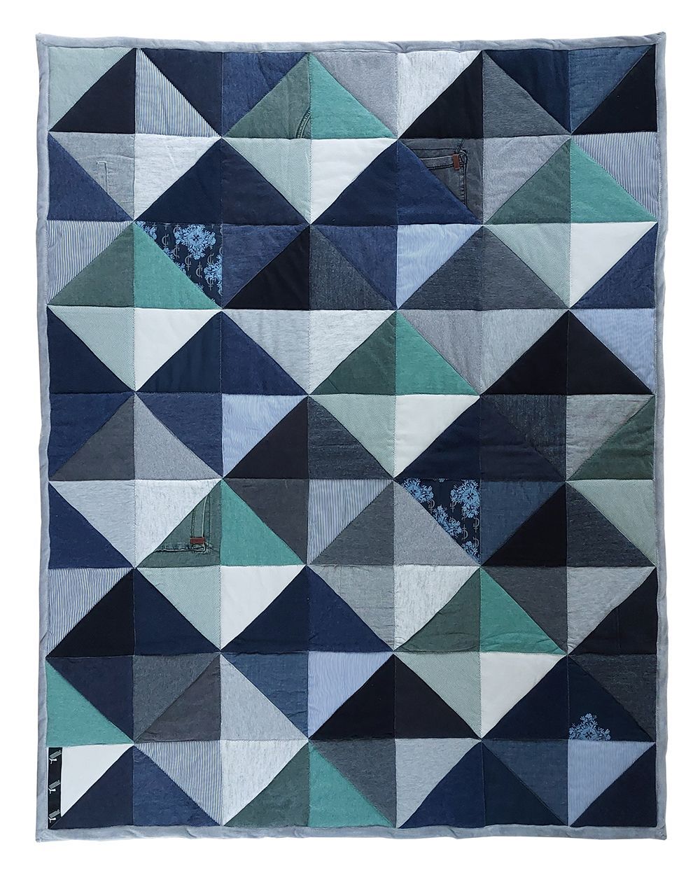 HANDWERKJUFFIE.NL Masterontwerper in memorydekens, troostdeken en herinneringsdeken. Een nieuw leven voor kleding van een overleden dierbare, baby- of kinderkleding.