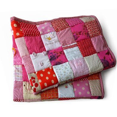 HANDWERKJUFFIE.NL Masterontwerper in memorydekens, troostdeken en herinneringsdeken. Een nieuw leven voor kleding van een overleden dierbare, baby- of kinderkleding.