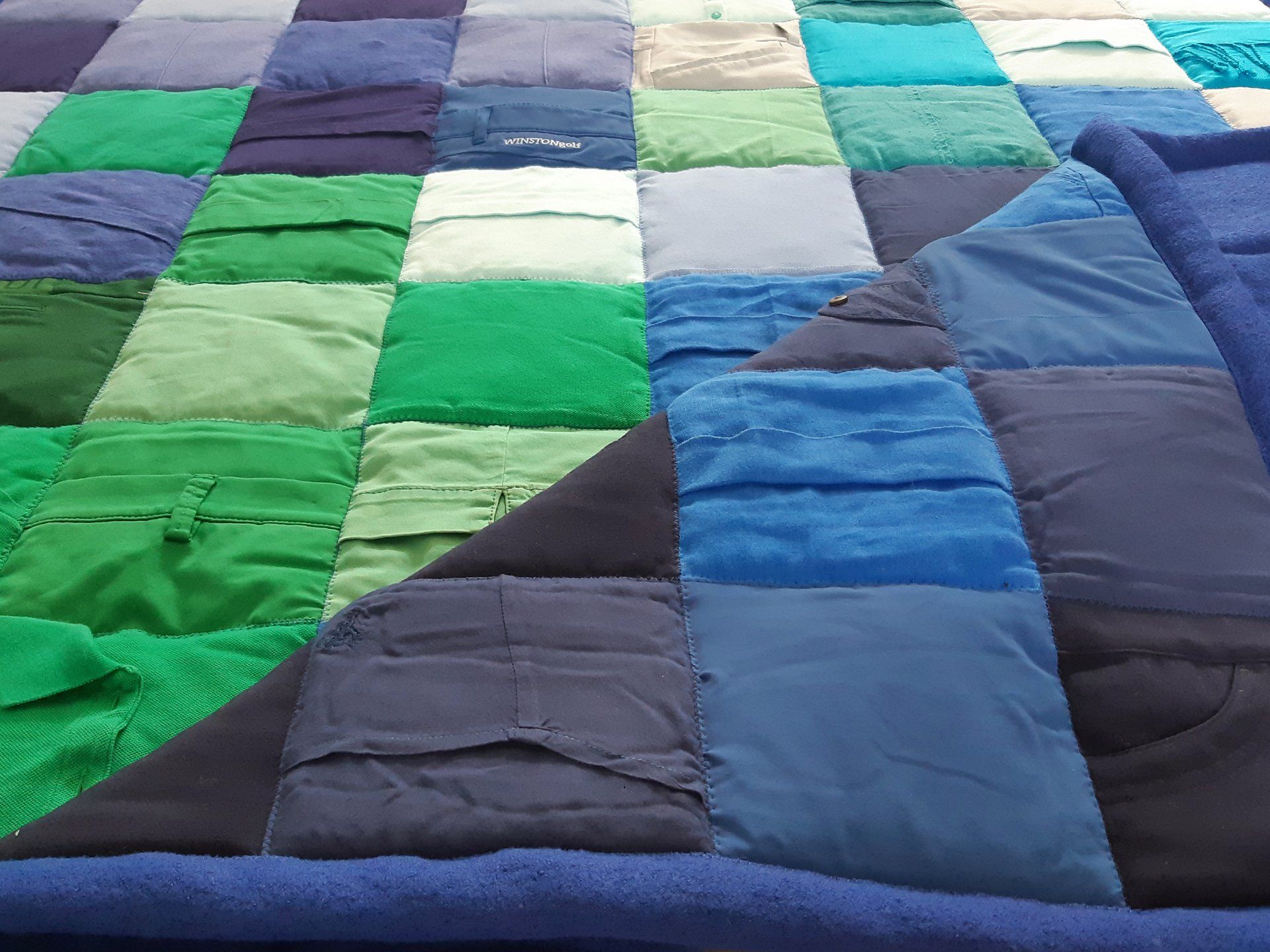 HANDWERKJUFFIE.NL Masterontwerper in memorydekens, troostdeken en herinneringsdeken. Een nieuw leven voor kleding van een overleden dierbare, baby- of kinderkleding.