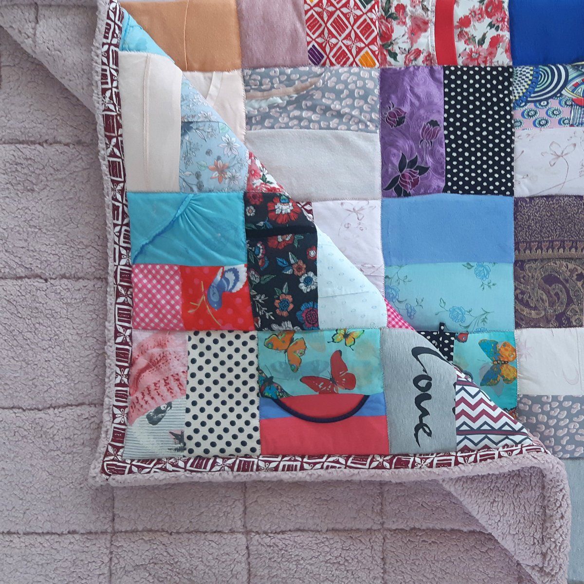HANDWERKJUFFIE.NL Masterontwerper in memorydekens, troostdeken en herinneringsdeken. Een nieuw leven voor kleding van een overleden dierbare, baby- of kinderkleding.