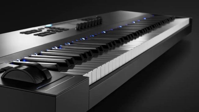 A close up of a piano keyboard with a mouse on it.