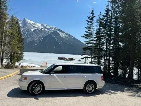 book your private aiport shuttle from calgary airport
