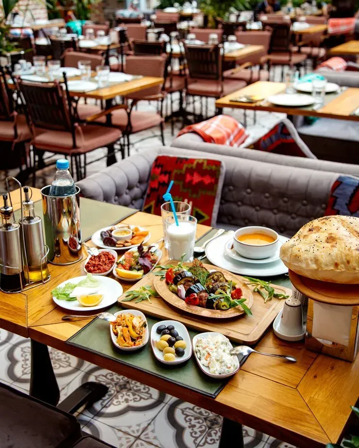 Restaurants & Cafes