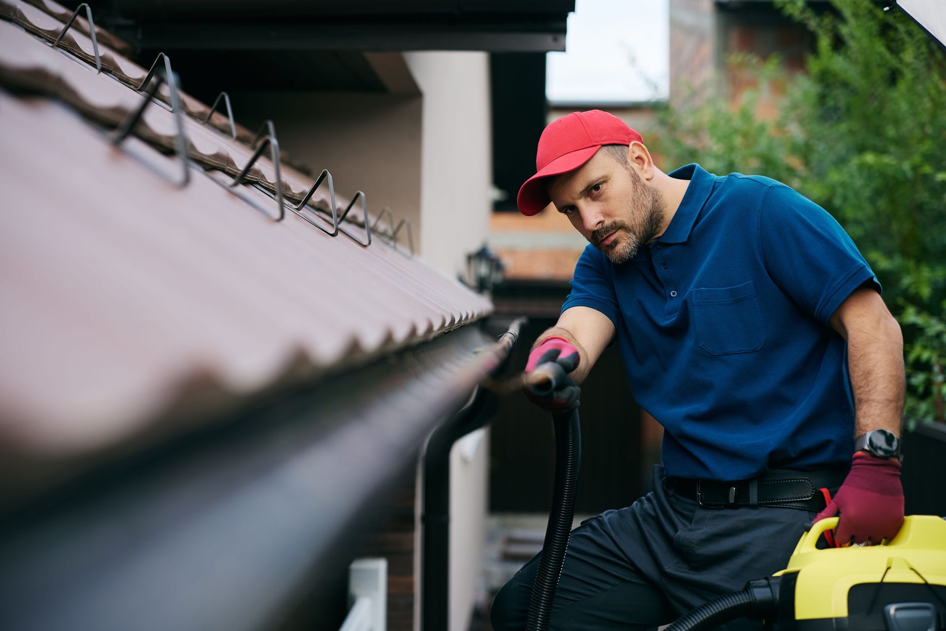 Professional swimming pool cleaning in Bensalem for clear water
