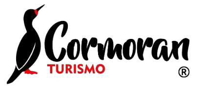 Logotipo de Cormoran Turismo con silueta de cormorán negro y texto rojo sobre fondo blanco.