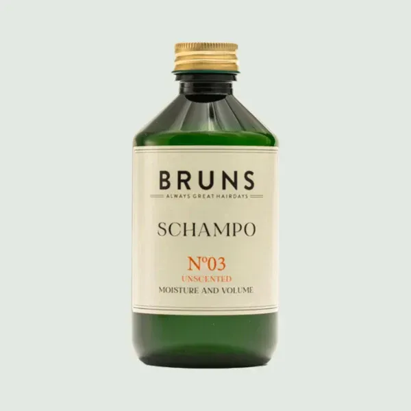 BRUNS No.3 shampoofles met groen glas en crèmekleurig etiket op een lichte achtergrond