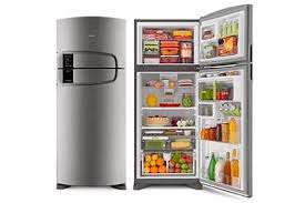 Uma geladeira consertada, funcionando e cheia de alimentos conservados