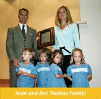 A picture of the sean and dee thomas family