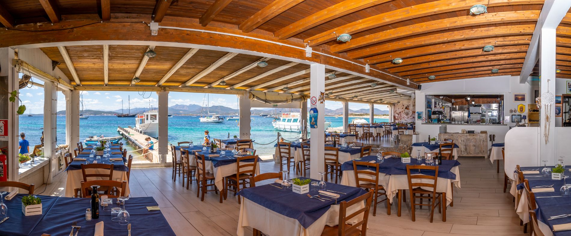 ristorante-sull-isola-di-tavolara-da-tonino-re-di-tavolara