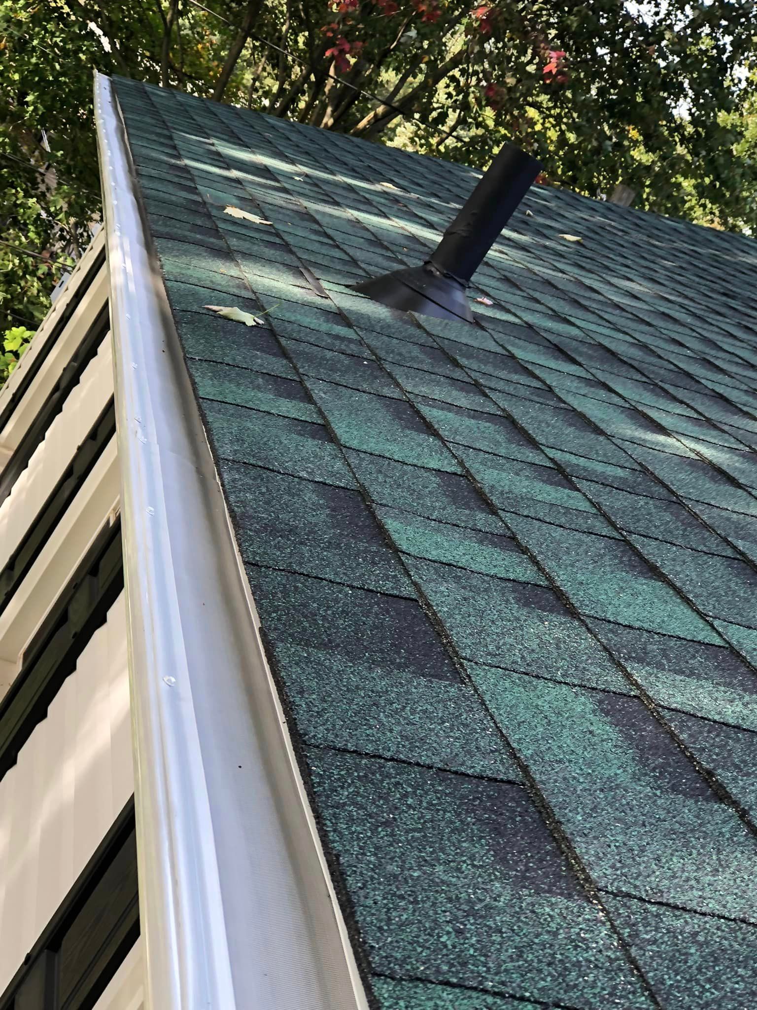 An image of a house in need of a gutter installation with no gutters installed.