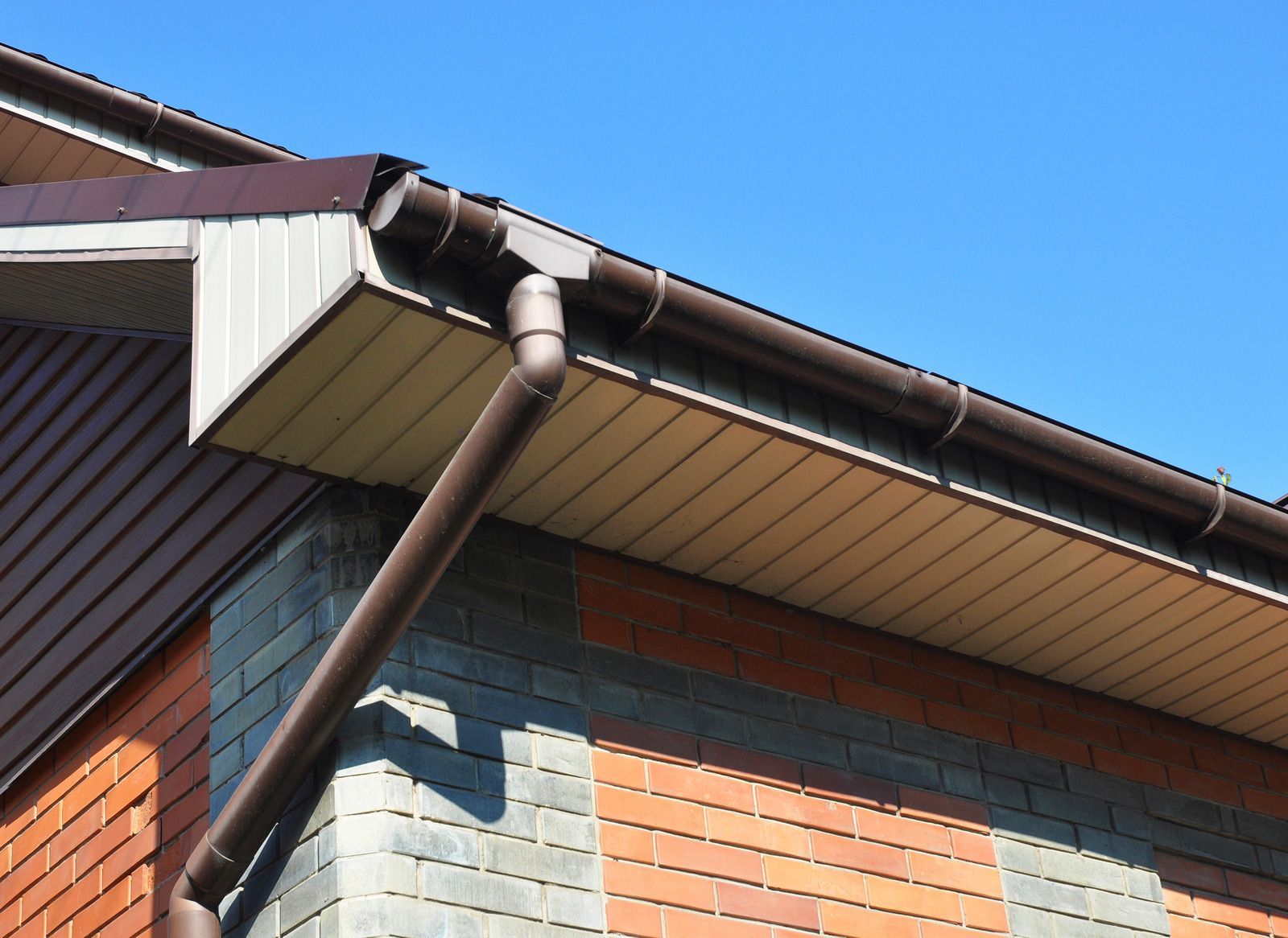 New gutter and downspout installed on Ontario NY house