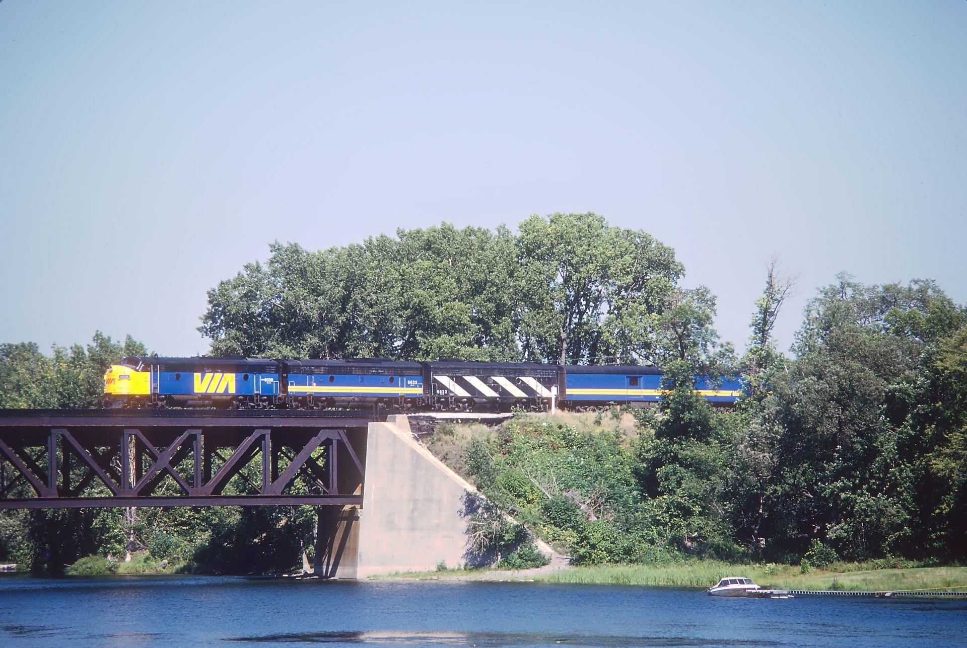 Pont ferroviaire sur la rivière Richelieu à Otterburn Park – Plomberie CSM, plombier à Otterburn Park