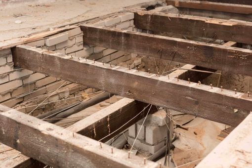 oude houten balkenvloer