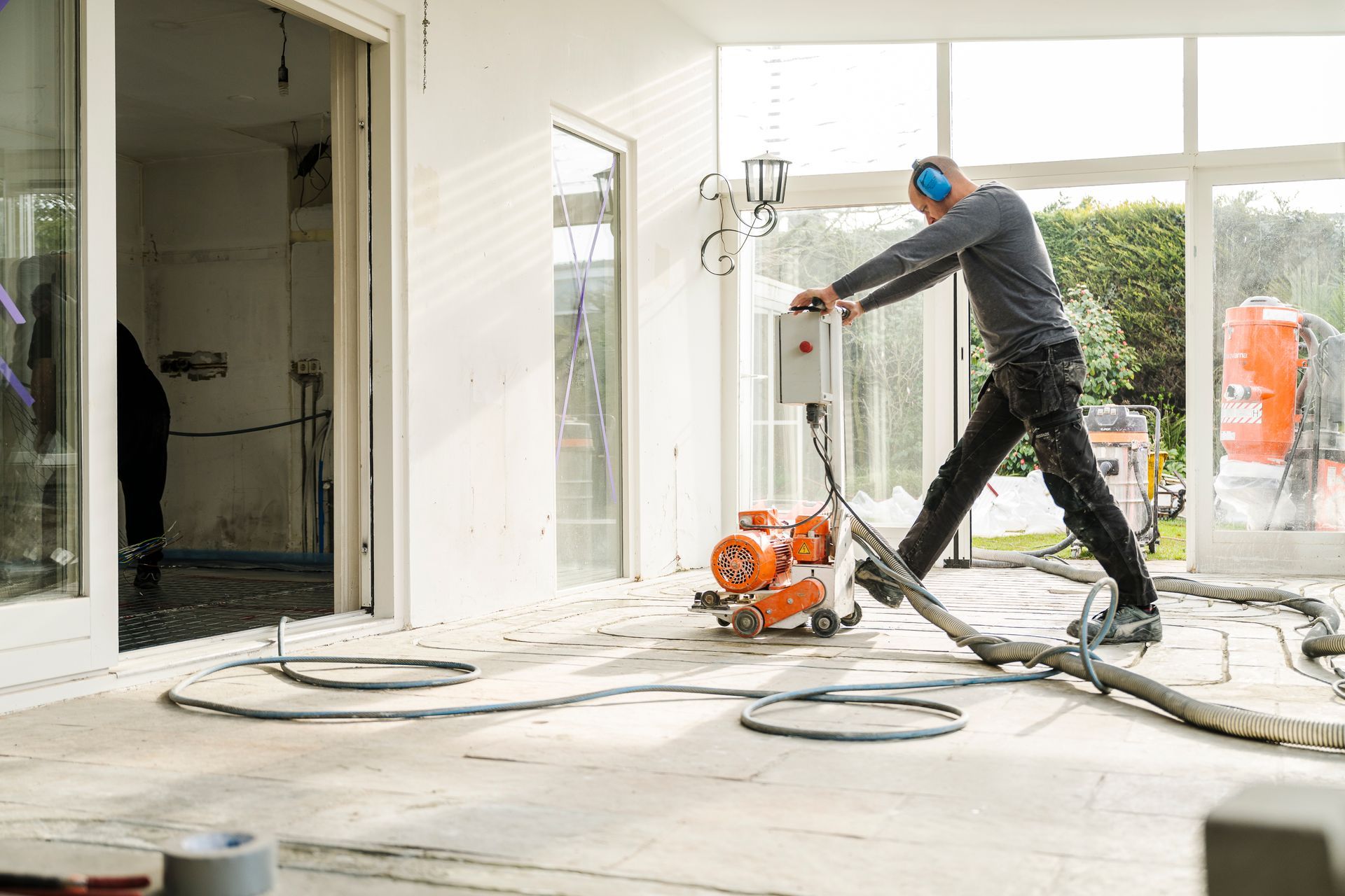 vloerverwarming wordt ingefreesd als onderdeel van de Top Renovloer