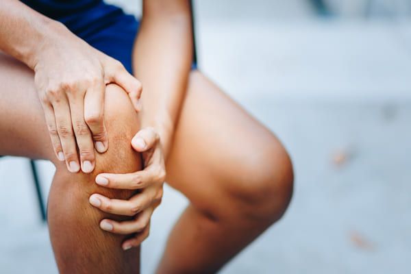 woman with knee pain
